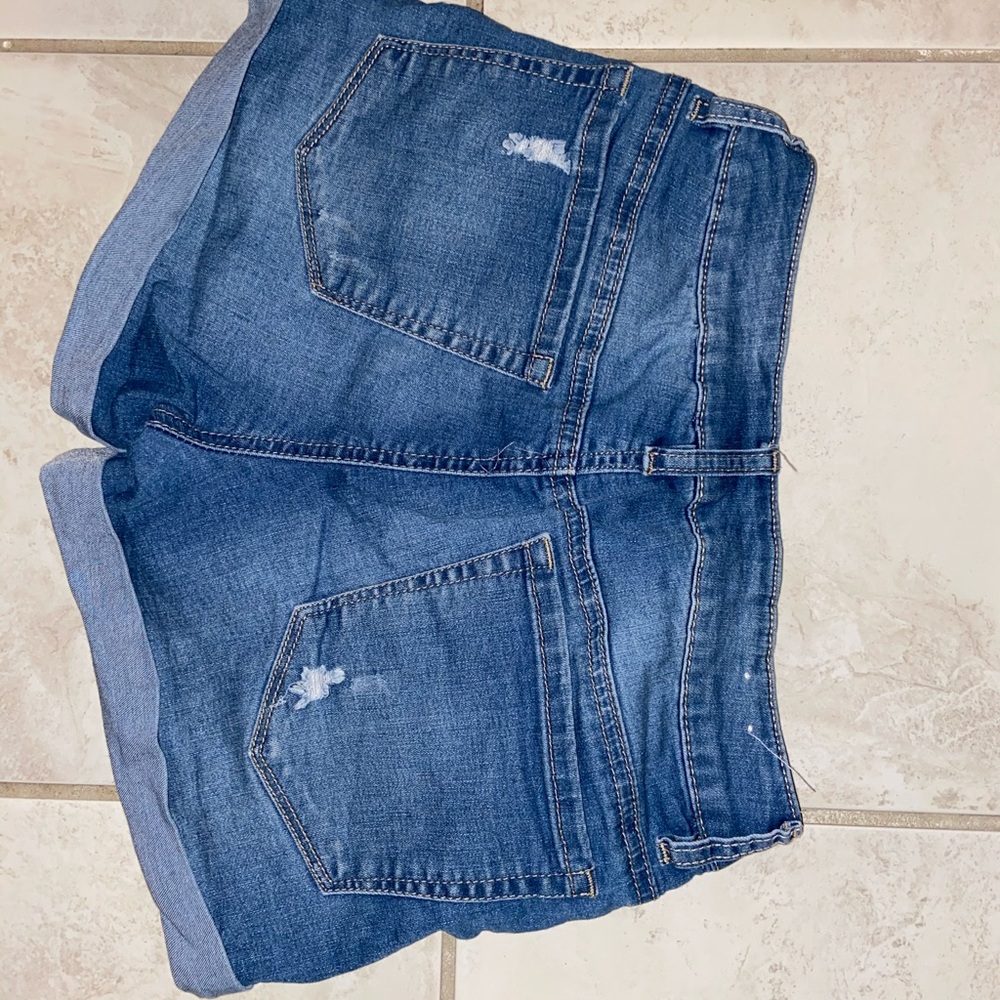 Shorts - Picture 3 of 3